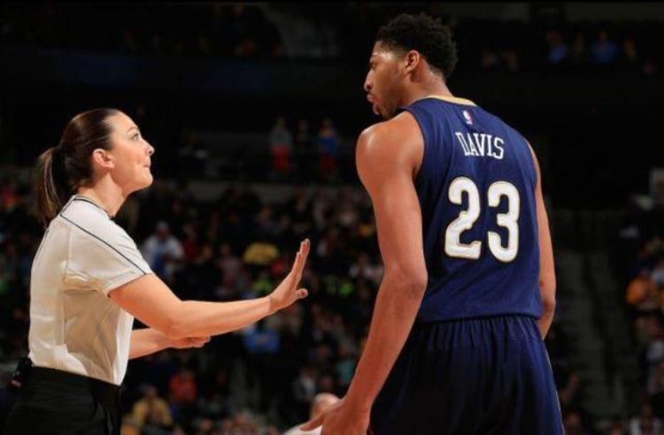 nba球员挑战裁判「篮球挑战裁判规则赋予球队挑战判罚的机会意义大过实际效果」
