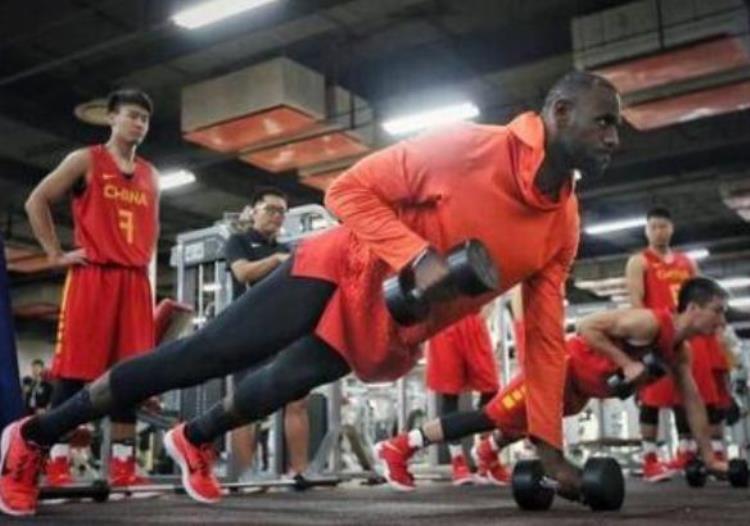 NBA球员如何增强手腕力量看看詹姆斯加内特怎么做就明白了