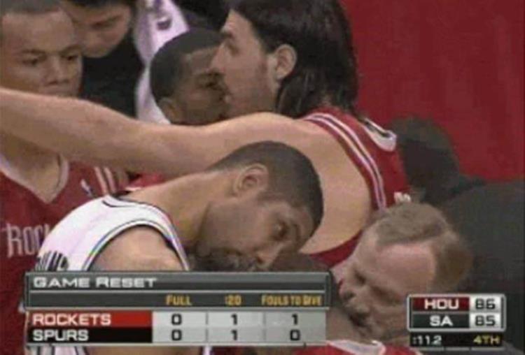 在NBA怎样偷听战术隆多被一把推开哈登被对手邀请一起听战术