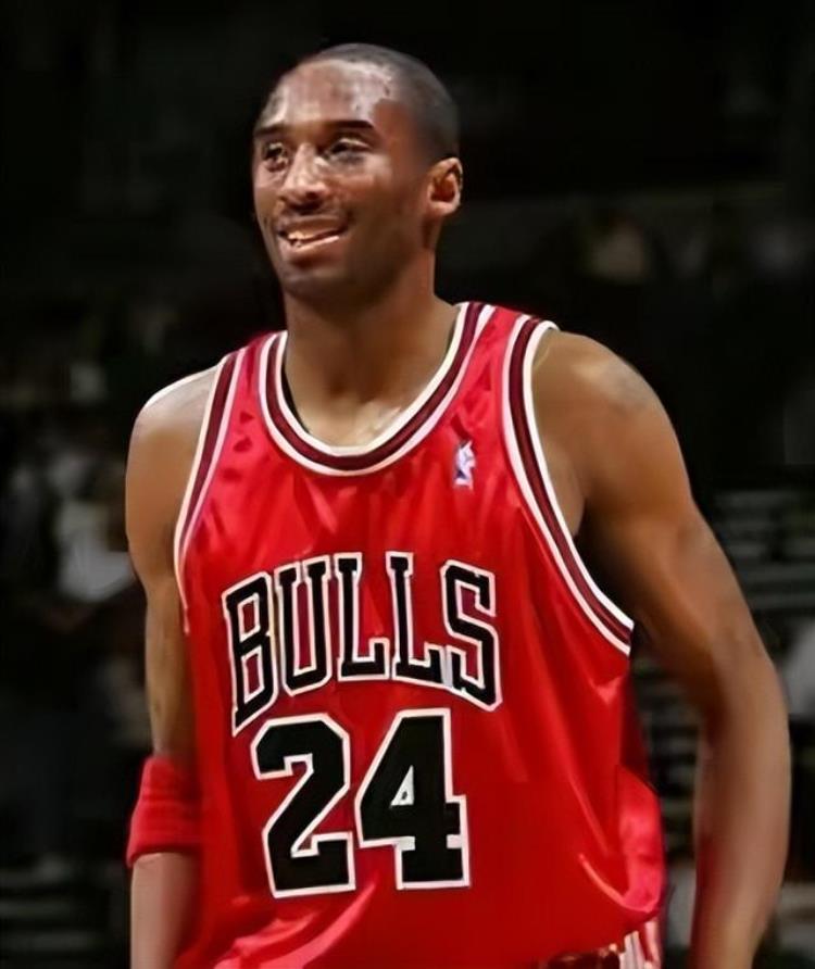 交易科比轰动联盟「NBA最轰动的两次交易科比乔丹的筹码曝光相当于任人宰割」