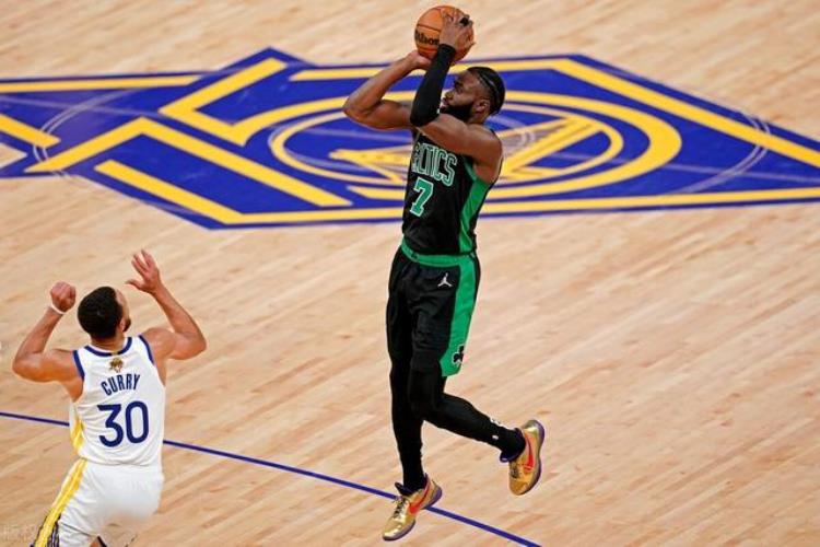 NBA三消息魔术师63岁生日杜兰特怒怼球迷热火看中布朗