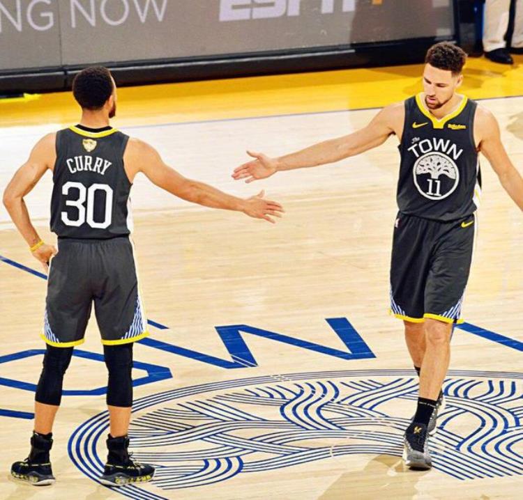 防守浓眉最好的球员「NBA进入双子星时代老詹浓眉组合非最强排名第一攻防俱佳」