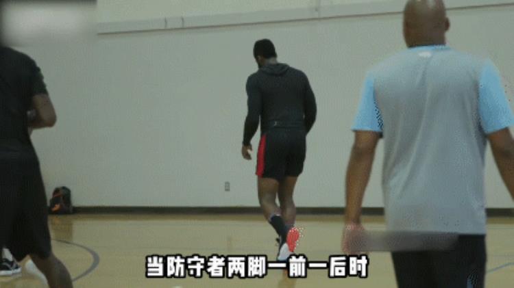 艾弗森经典过人招式「三个最常用的突破过人细节让你的过人如同欧文艾弗森一样厉害」