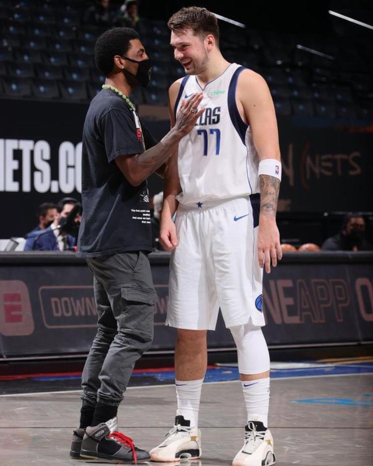 nba现役有签名鞋的球星「威少利拉德詹姆斯等全明星球员NBA赛场上脚了哪些签名篮球鞋」