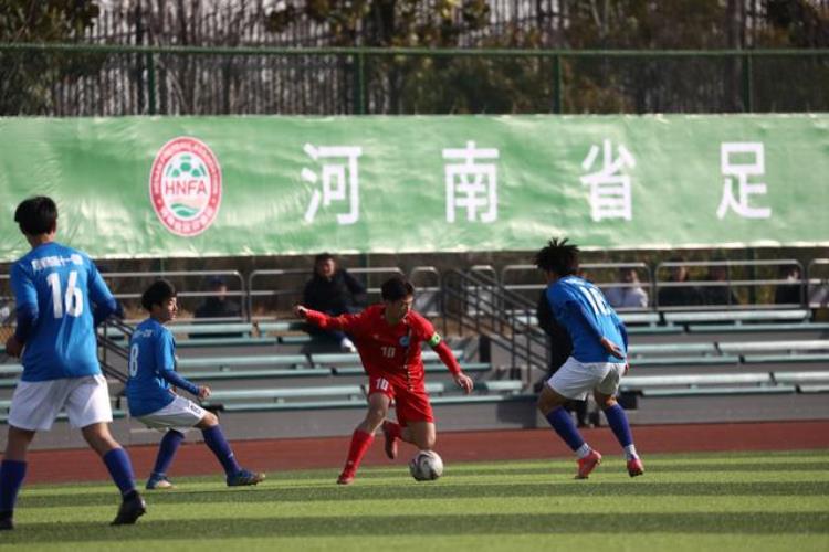 河南省传校足球锦标赛上演巅峰对决郑州十一中点球大战夺冠