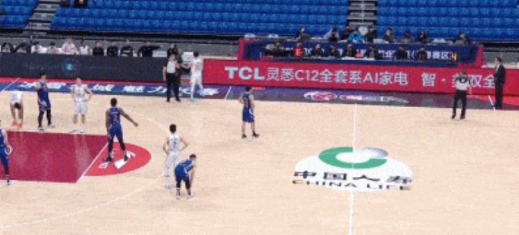 波波维奇扔战术板科比「盘点教练发怒瞬间科尔砸碎战术板波波维奇生气起来连邓肯都骂」