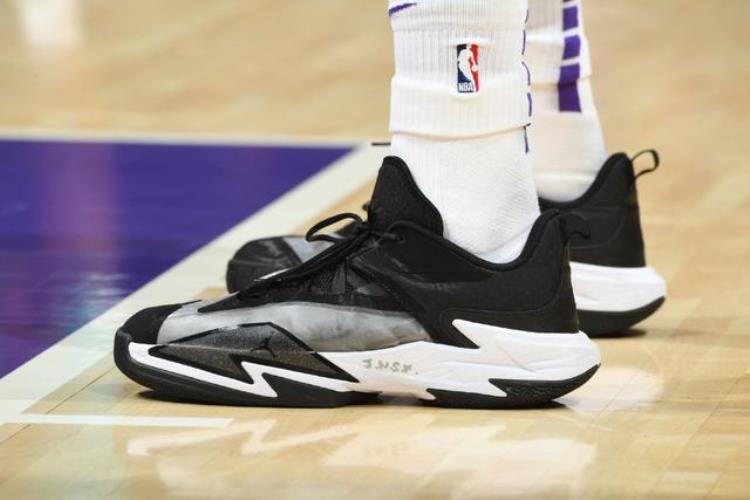 独行侠主帅基德上脚Jordan13代热身备战西部决赛NBA球鞋合集