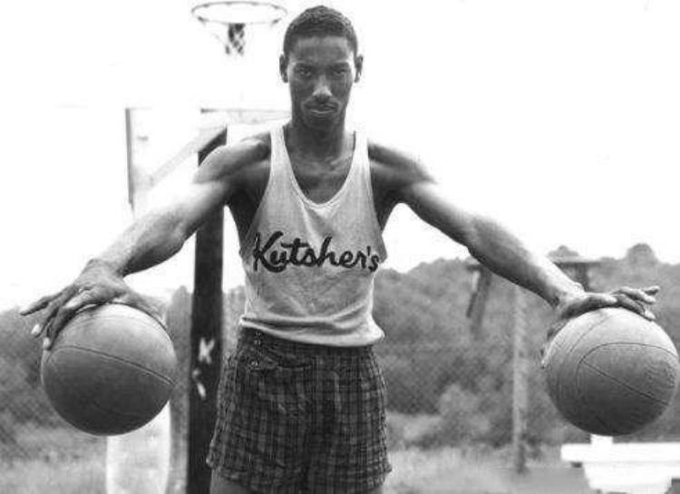 NBA史上第一天赋照片能说明一切施瓦辛格他能轻松举起我