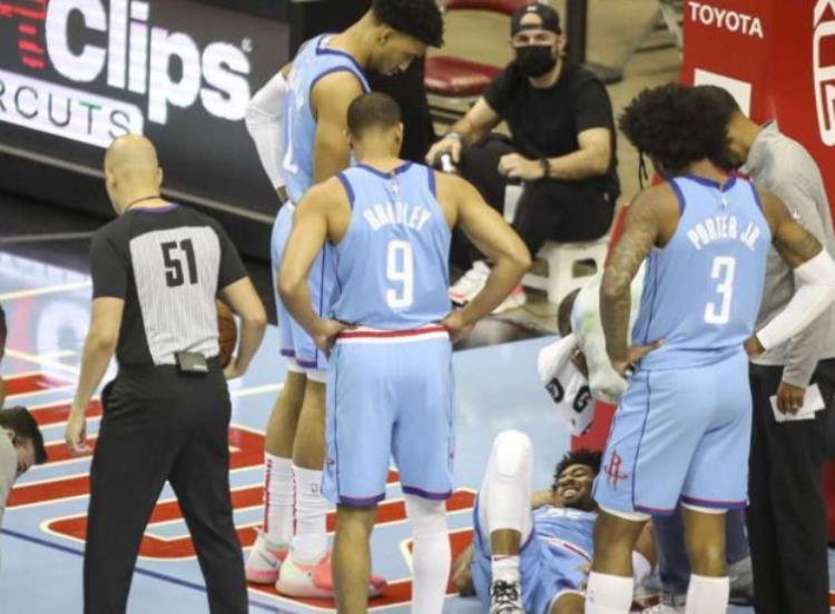 火箭队厉害的球员「谁能想到他如今能这么猛30支NBA球队都瞧不上他火箭赚翻了」