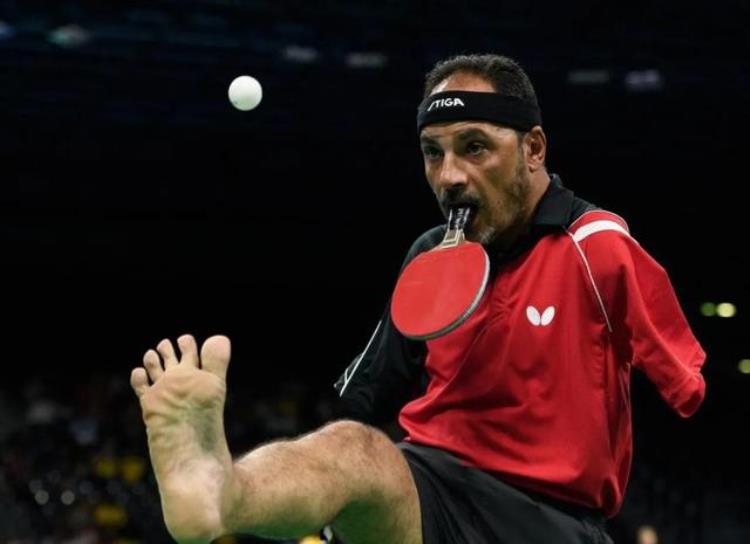 埃及48岁大爷失去双臂用嘴打乒乓球努力35年成功参加奥运会