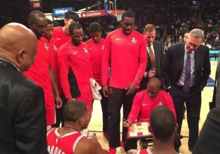 NBA球员养伤期间都干嘛科比打石膏练投篮隆多缠着绷带玩游戏