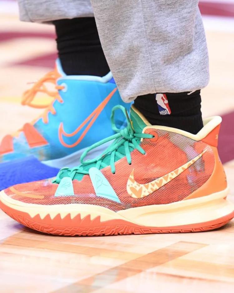 NBA球员上脚詹姆斯穿新战靴范乔丹的音速10很好看