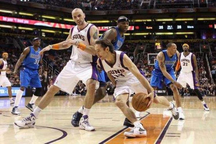 篮球过人运球技巧「结合NBA运球模板五大运球实战技巧别人都能过人你却踢球」