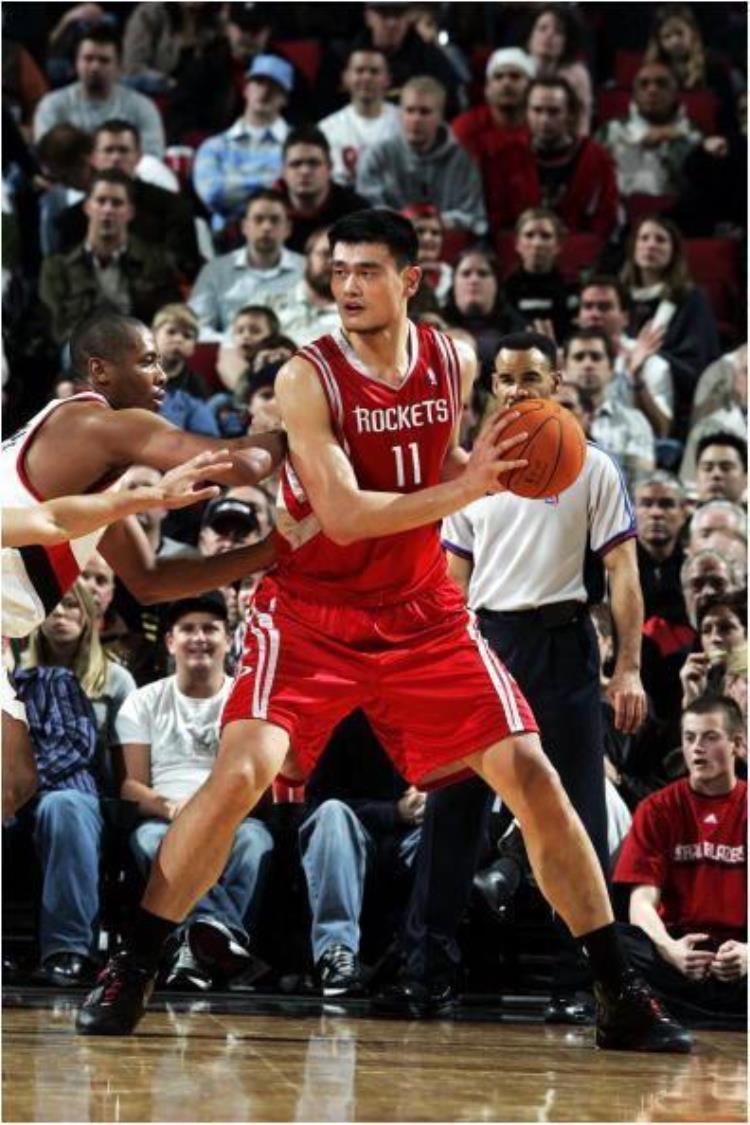 奥尼尔的球鞋有多少码「NBA球员的球鞋有多大奥尼尔58码排第2第一大脚是姚明的队友」