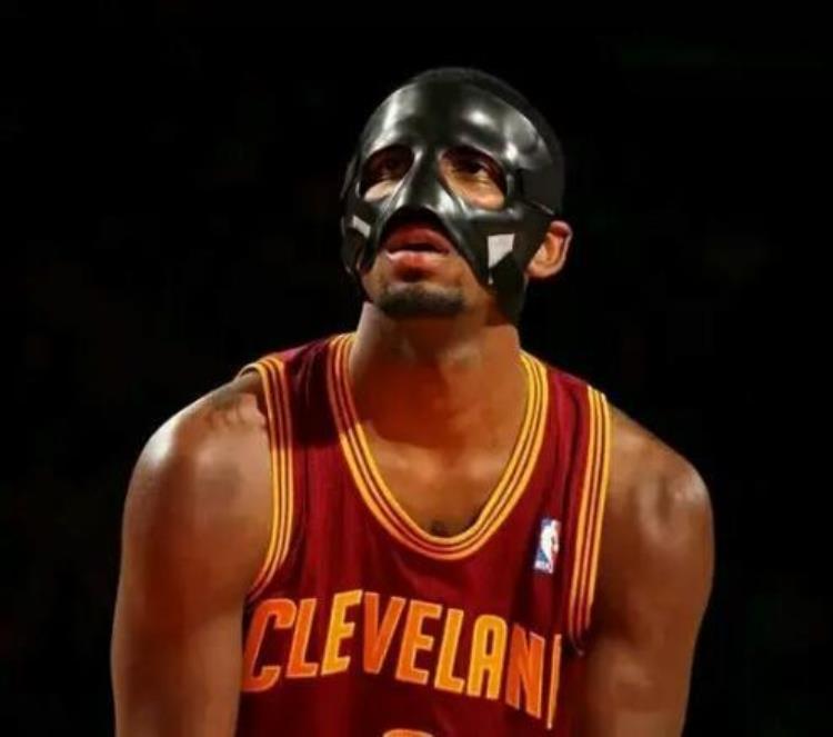 NBA5种经典面具哪种辨识度高奥尼尔也戴过科比佩戴蝙蝠侠
