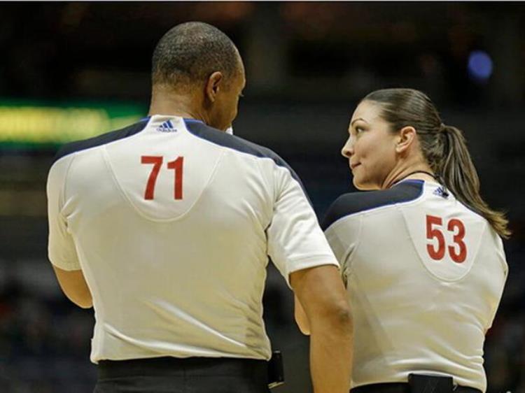 当好NBA裁判难度有多大多层严格选拔季后赛裁判15年经验
