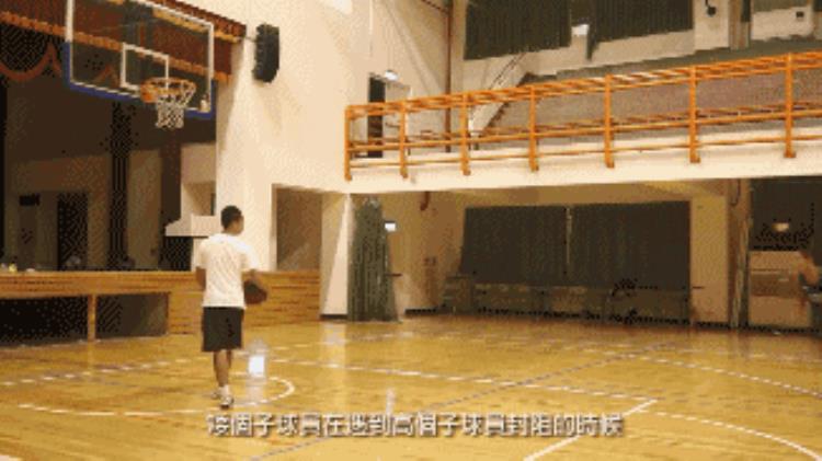 打篮球上篮一定要三步吗「打篮球只会三步上篮你out了还有6种必学的上篮步」