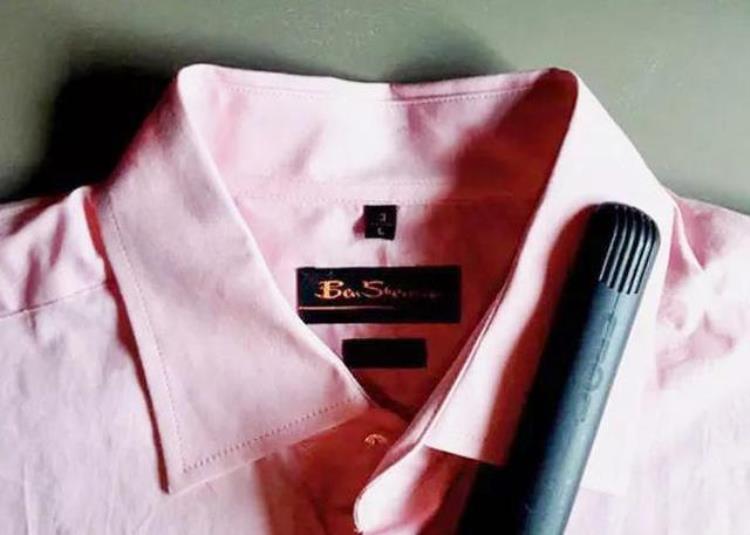 褶皱的衣服没有熨斗怎么弄平「衣服起褶不用愁教你3招不用熨斗也可以把它弄平展」