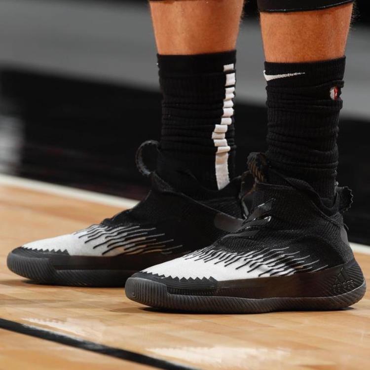 nba现役有签名鞋的球星「威少利拉德詹姆斯等全明星球员NBA赛场上脚了哪些签名篮球鞋」