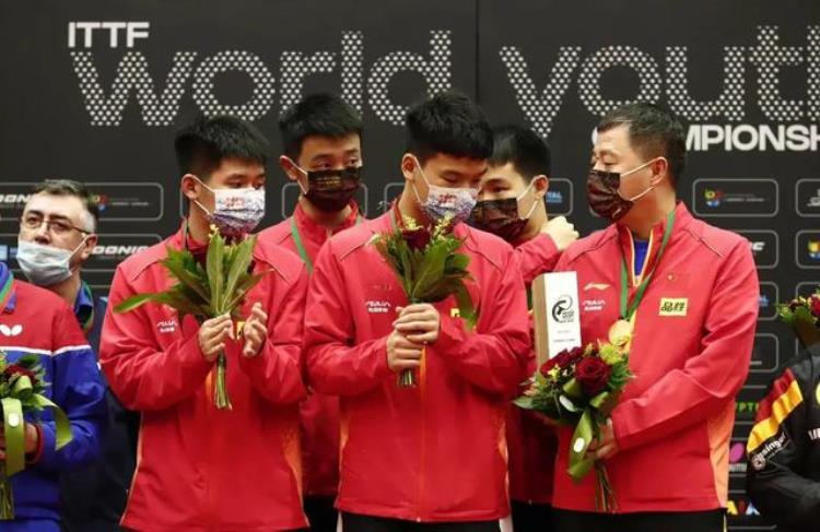 世青赛国乒5冠收官向鹏男单成功卫冕日本13岁张本美和独得4冠