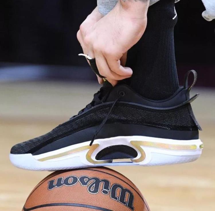 NBA球员上脚詹姆斯穿新战靴范乔丹的音速10很好看