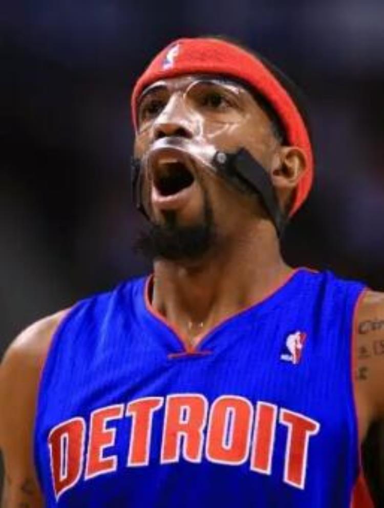NBA5种经典面具哪种辨识度高奥尼尔也戴过科比佩戴蝙蝠侠