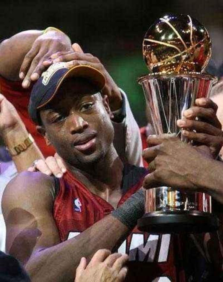 3分钟读懂NBA历代王朝中紫金王朝科詹韦不一样人生