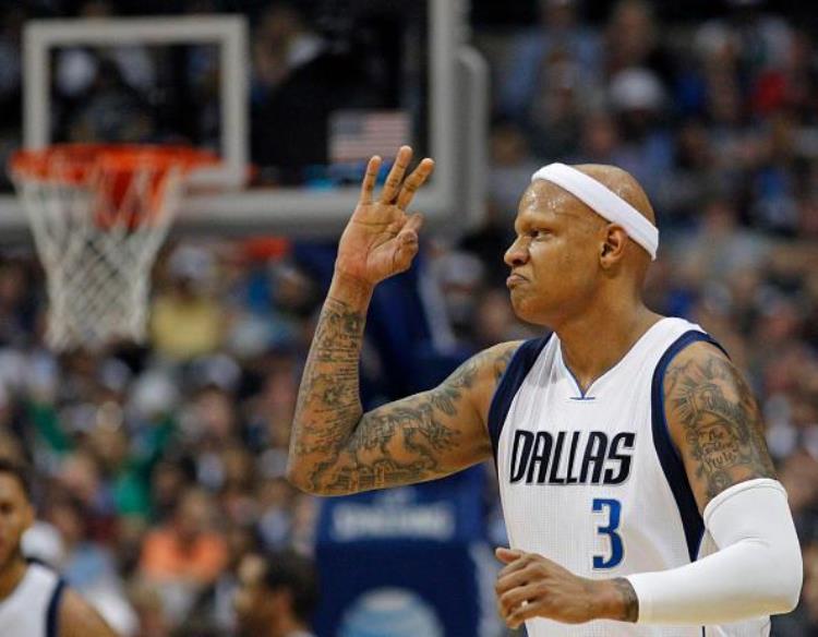 NBA球星4个奇葩故事夜店为罗德曼办退役1人怕防鲨鱼拒绝长高