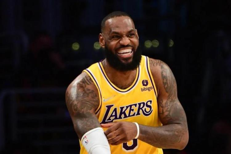 詹姆斯被罚下「美媒列出了NBA历史上最荒谬的十次罚款詹姆斯踢水瓶被罚」