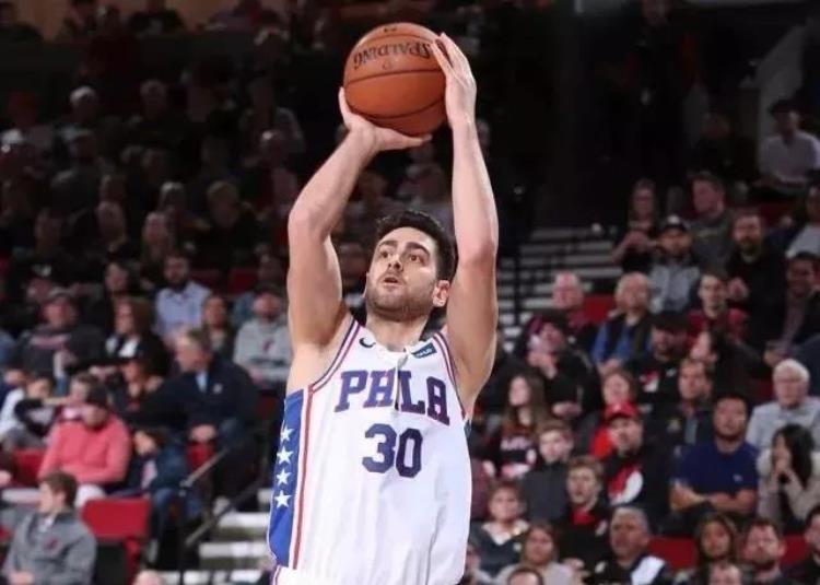 130万自费打NBA终于爆发湖人学着点别当冤大头