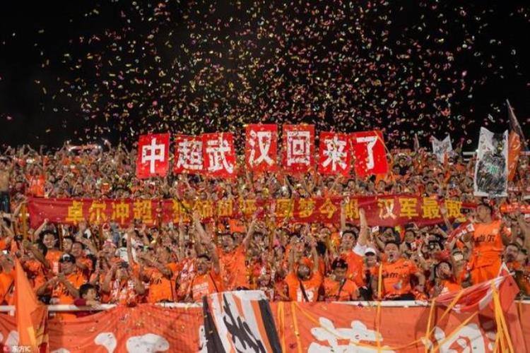武汉足球中超杯夺冠「武汉队逆袭中超本轮重回榜首湖北足球即将迎来高光时刻」