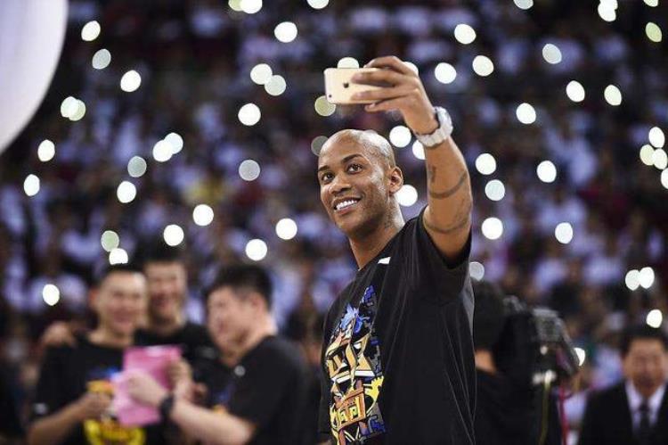 nba用的口罩「NBA推出专属布质口罩一个接近15美元是献爱心还是收智商税」