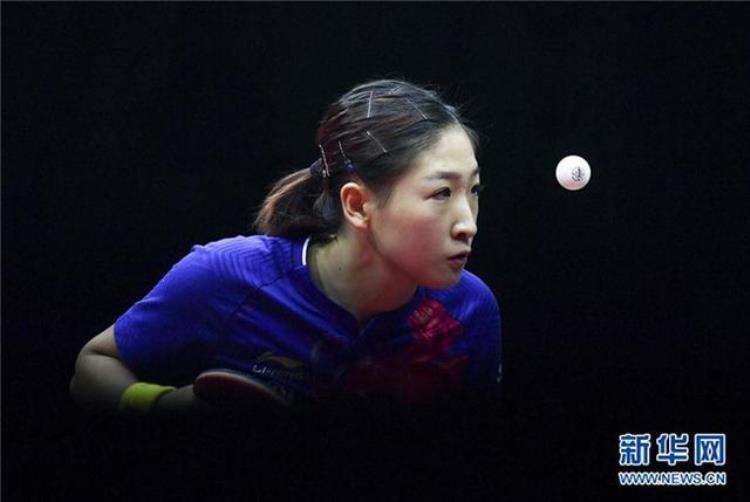 乒乓球女子世界杯广东选手刘诗雯创历史荣膺五冠王