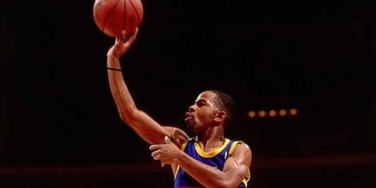 投篮姿势最奇怪的nba球员「NBA史上投篮姿势10大怪异球员阿伦和马里昂榜上有名」