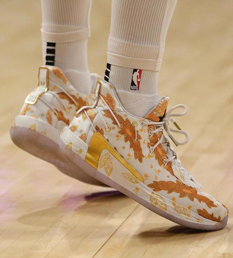 nba现役有签名鞋的球星「威少利拉德詹姆斯等全明星球员NBA赛场上脚了哪些签名篮球鞋」
