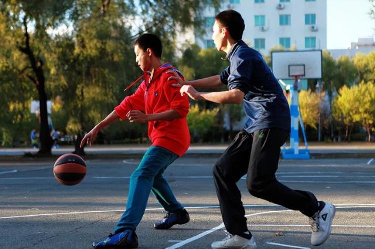 如果一个普通篮球爱好者去打一场nba有什么办法能得分「如果一个普通篮球爱好者去打一场NBA有什么办法能得分」