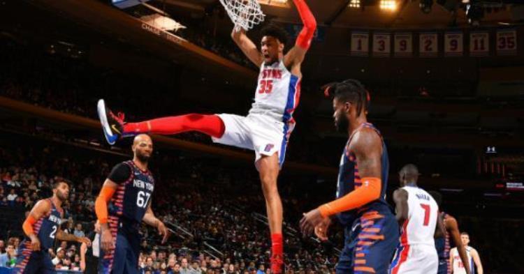 火箭队厉害的球员「谁能想到他如今能这么猛30支NBA球队都瞧不上他火箭赚翻了」