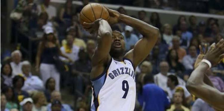 投篮姿势最奇怪的nba球员「NBA史上投篮姿势10大怪异球员阿伦和马里昂榜上有名」