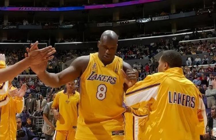 NBA球员穿的紧身衣「你没有看错NBA真有5人把球衣穿成了紧身衣锡安上榜」
