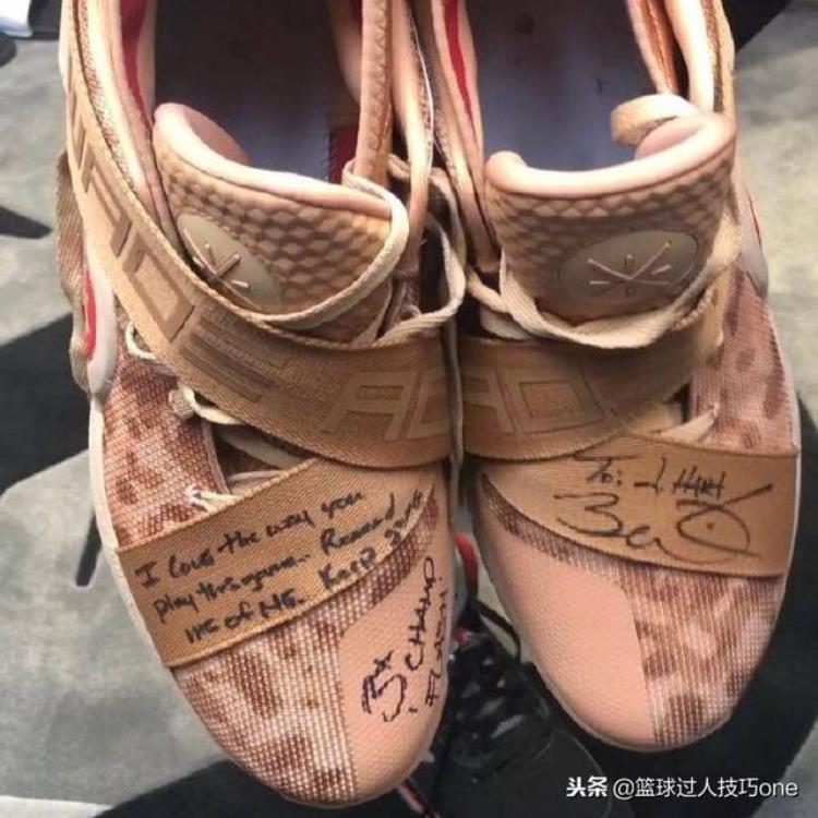 韦德的湖人谢幕战送球鞋为何鞋垫要取走一双定制价格就过万
