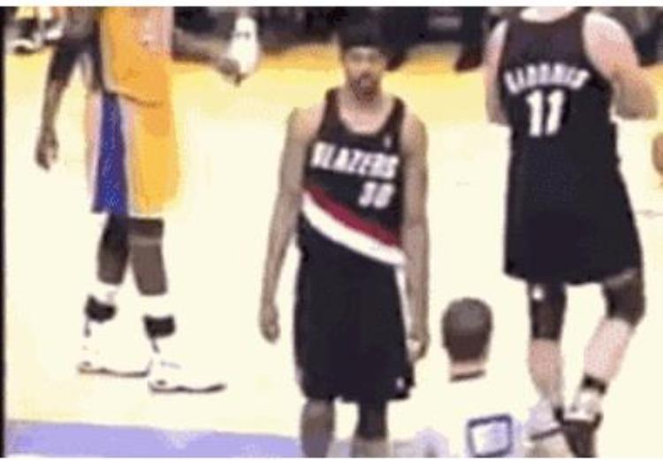 NBA吹罚「NBA历史那些奇葩吹罚只因看你一眼就吹技犯邓肯都没这么冤」