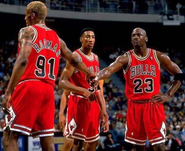 乔丹公牛球服「NBA历史最有意义的5款球衣想击败乔丹的公牛先要偷走红色球衣」