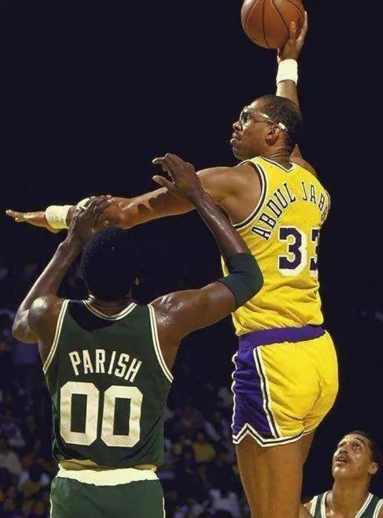 nba球星的鞋垫有多贵「NBA球员装备价格起底球鞋300美金鞋垫贵到不能送」