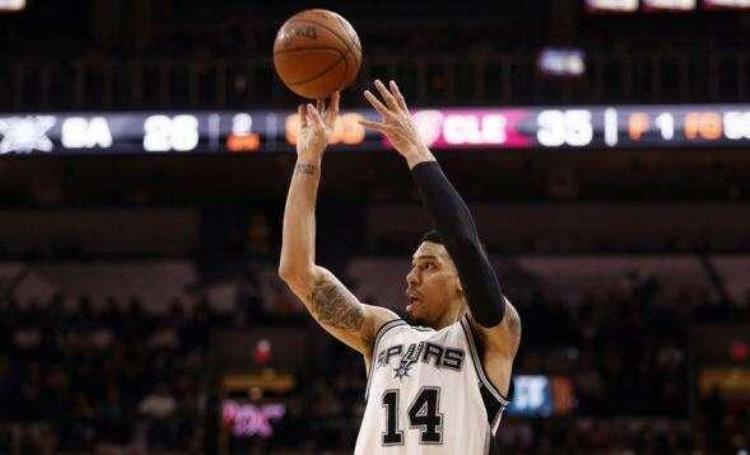 字母哥在美国的外号「8大中国特色的NBA绰号字母哥简明扼要黑大汉为何却叫高圆圆」
