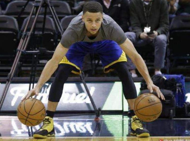 库里每天训练投多少个三分「NBA球员休赛期如何提高实力库里每天要投进至少500个三分」