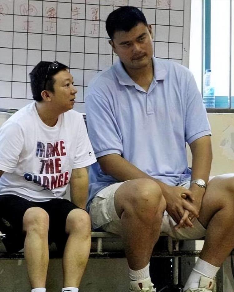 nba球员与普通人合照「有图有真相普通人能不能进NBA看完这6张照片你自然有答案」