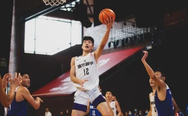 17岁篮球小将「篮坛喜讯17岁小将入选NBA精英计划就读清华曾单场11中11」