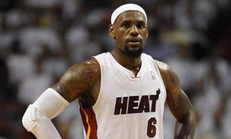 nba球员戴发带「不只为吸汗NBA球星为啥戴发带AI彰显个性詹姆斯为了遮羞」