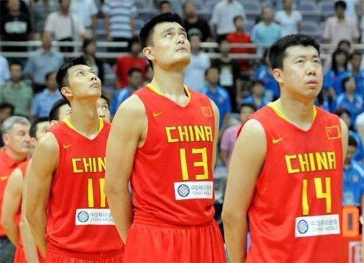 杨毅小阵容不是个子小更不是在场上摆3个1米9以下的
