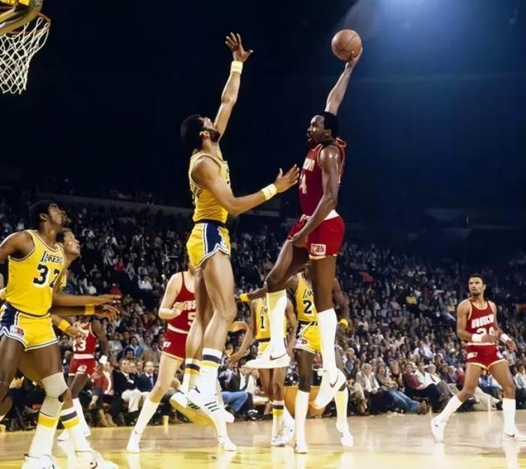 NBA罗斯条款「盘点NBA里以球员命名的条款其中罗斯条款拆散了雷霆三少组合」